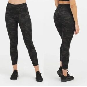 SPANX Camo Stretch Booty Boost Active 7/8 Leggings - L